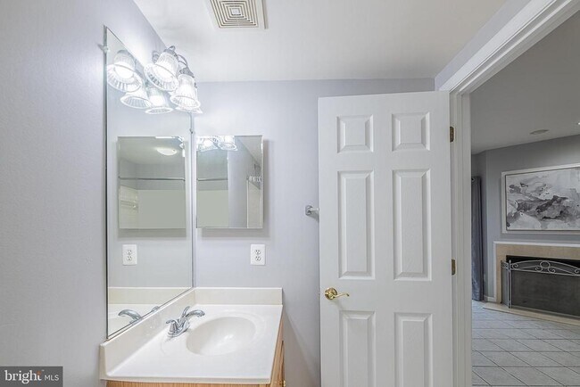 Building Photo - 24635 Kings Canyon Square