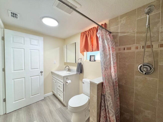 Building Photo - Furnished Apartment - Auburndale