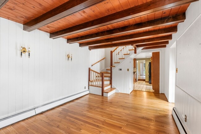 Building Photo - 607 E Wheel Rd