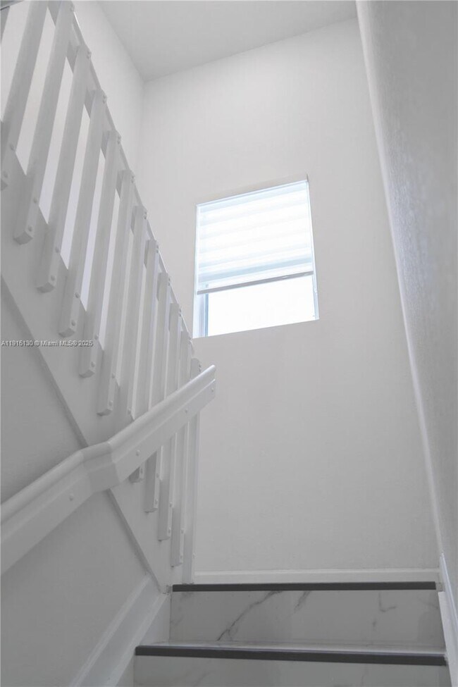 Building Photo - 16144 SW 148th Pl