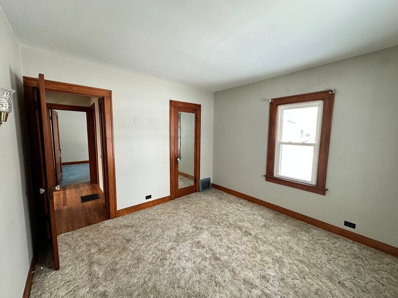 Building Photo - 1104 S Michigan St