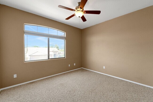 Building Photo - Stunning 5BR House in Chandler