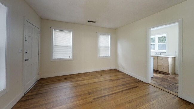 Building Photo - Lakeview Drive Cottage