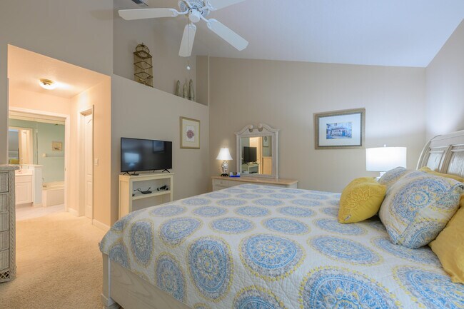 Building Photo - 4139 NE Moon River Cir