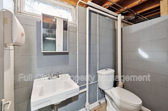 Building Photo - 803 N Christy St