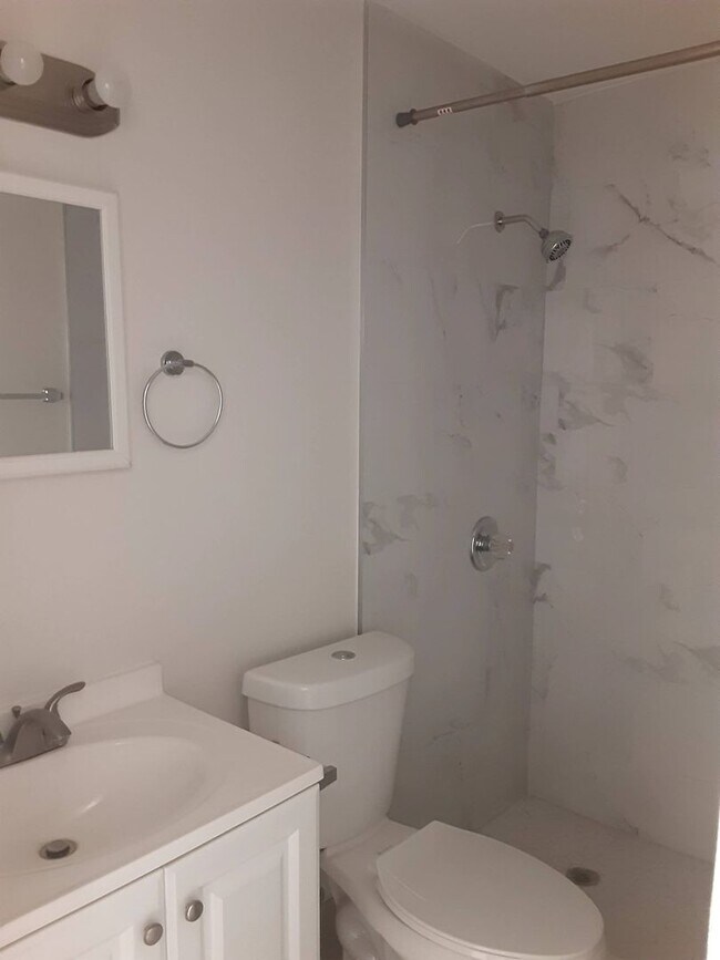 Building Photo - Charming 2/1 Single Family Home with large carport