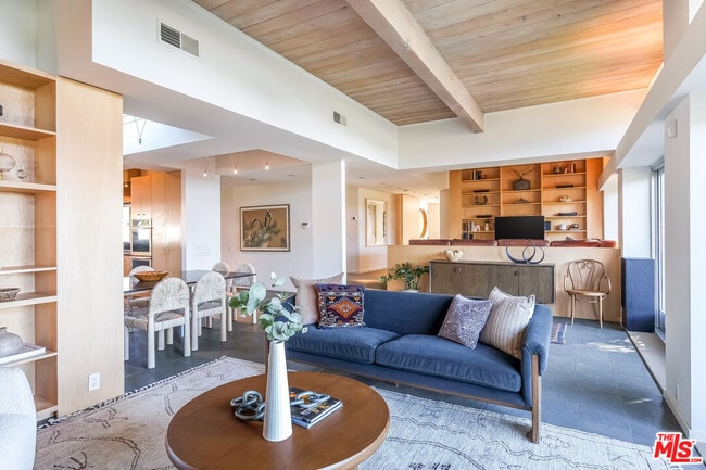 Building Photo - 16798 Charmel Ln