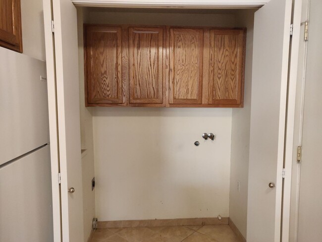 Building Photo - 2x2 duplex with a fenced yard, single-car ...