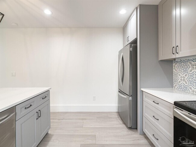 Building Photo - 10047 Noriega Dr