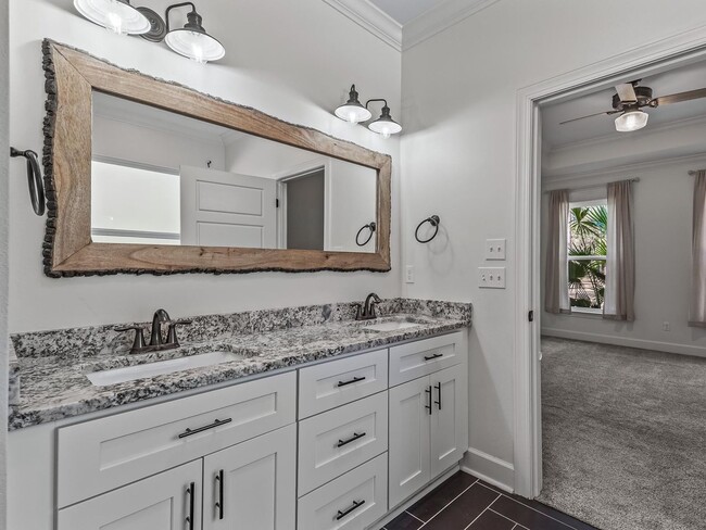 Building Photo - Private Home on 2 Acres Available Now!