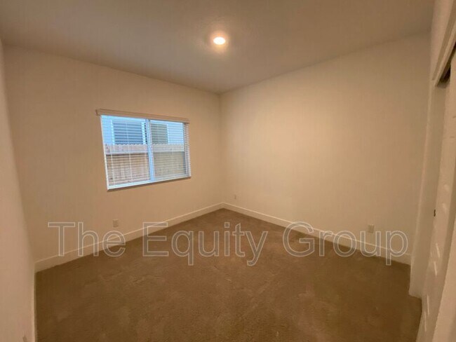 Building Photo - 113 E Tyler Ave