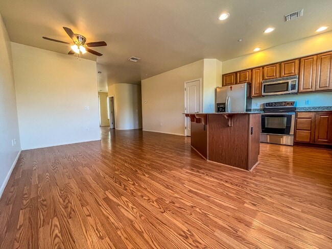Building Photo - 3 Story townhome