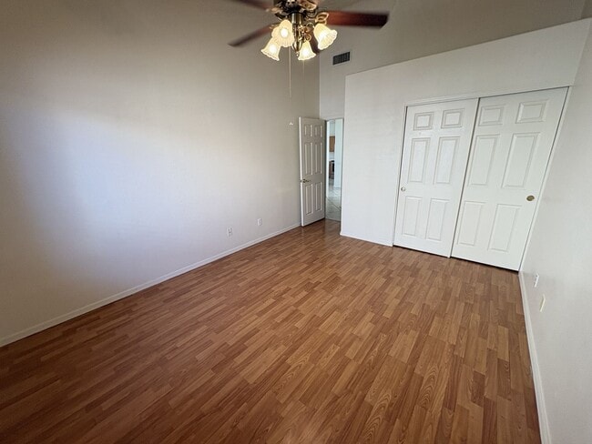 Building Photo - Great eastside location pet friendly