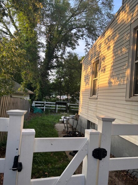 Building Photo - 41 Ridge Ave