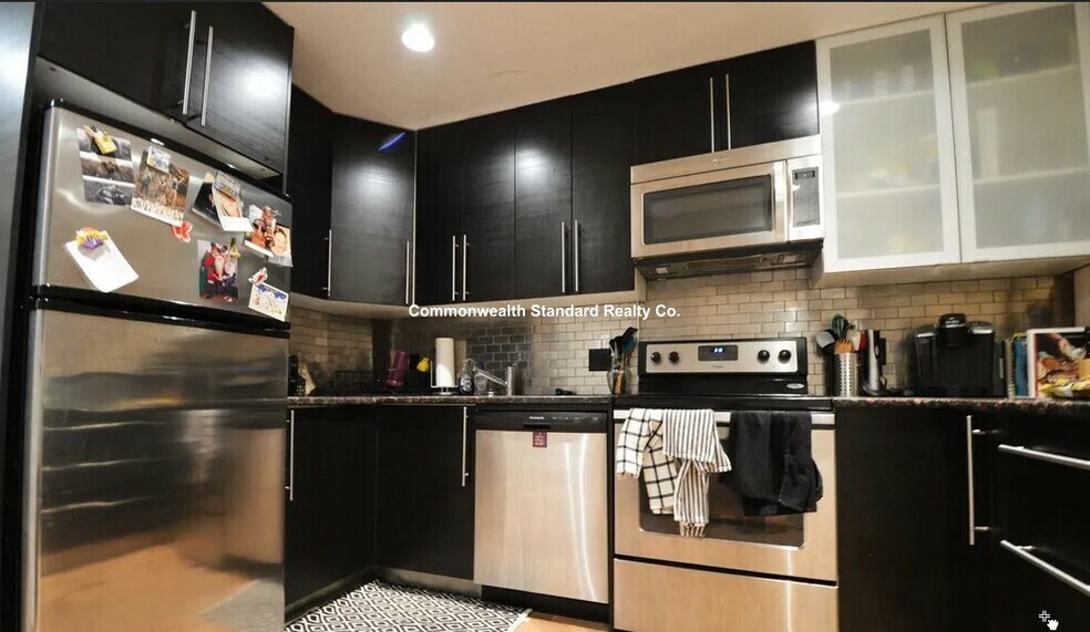 Building Photo - 1203 Beacon St
