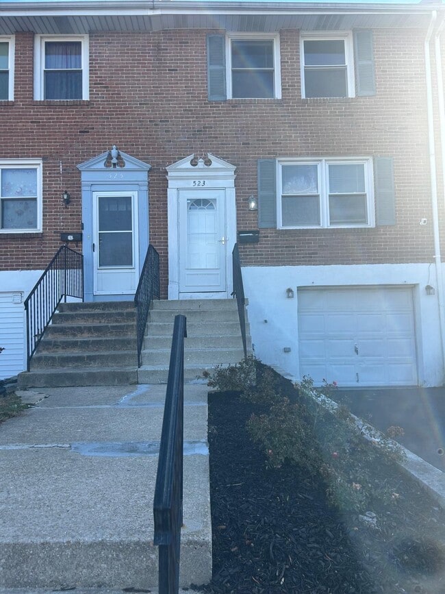 Building Photo - 523 Balsam Terrace