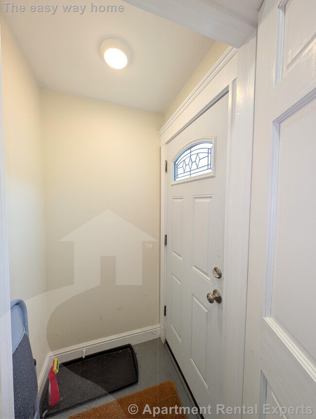 Building Photo - 7-9 Bonner Ave Unit #2