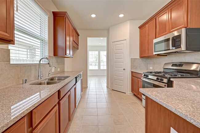 Building Photo - 8022 Pinebrook Arbor Ct