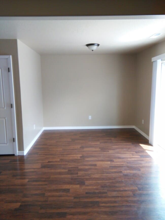 Building Photo - **Move-In Discount** 3 Bedroom, 2.5 Bathro...