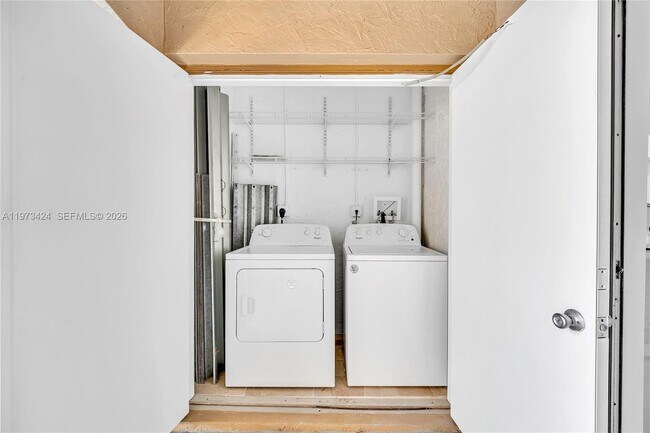Building Photo - 151 SW 117th Ave