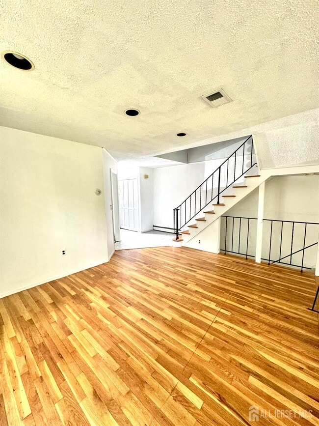 Building Photo - 323 Gill Ln