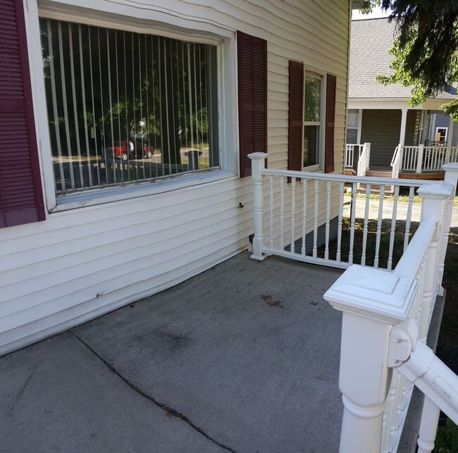Building Photo - Spacious home in downtown Royal Oak!