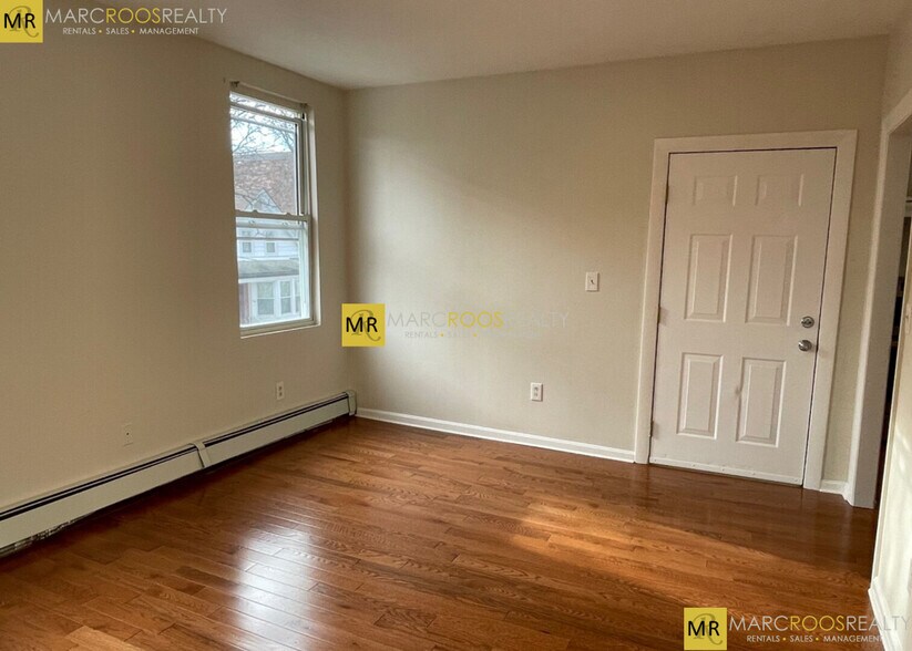 Building Photo - 179 Putnam St