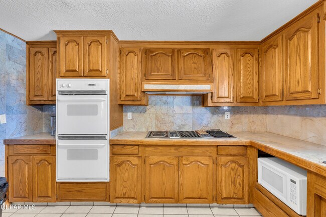 Building Photo - 2153 Trawood Dr