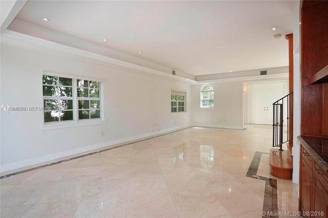 Building Photo - 592 Fernwood Rd