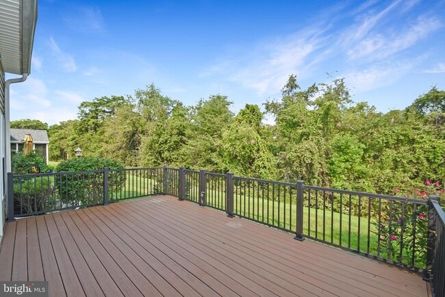 Building Photo - 102 Peregrine Ln