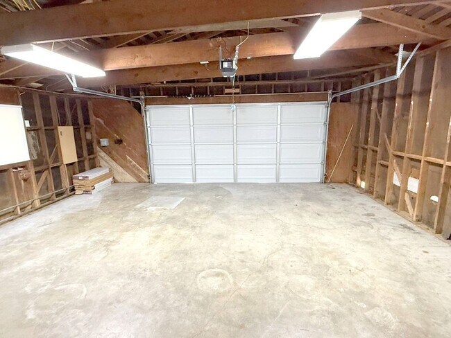 Building Photo - Remodeled One Story Home Located In Desirable Lafayette !