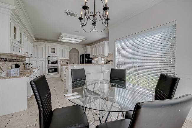 Building Photo - 8006 Devlin Dr