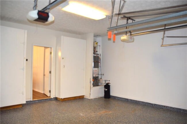 Building Photo - 2021 Crestview Way