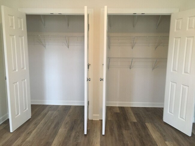 Building Photo - Inviting, modern two bedroom with garage p...
