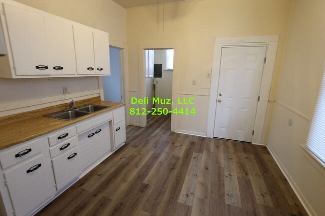 Building Photo - Beautiful 2 Bedroom, 1 Bath House with W/D Hookups