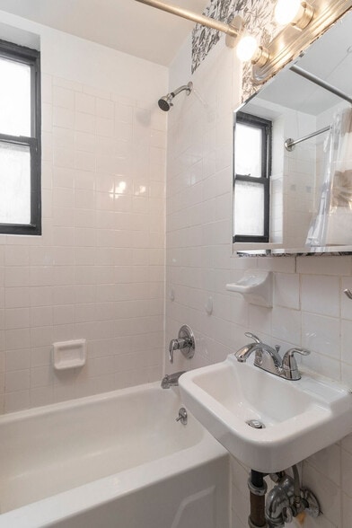 Building Photo - 319 E 95th St