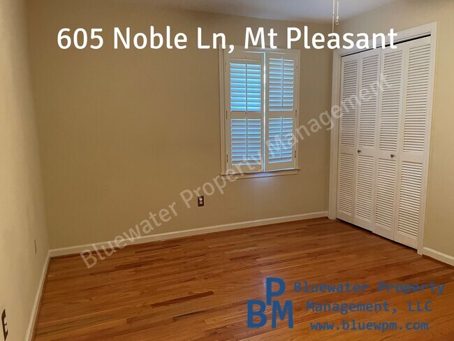 Building Photo - 605 Noble Ln