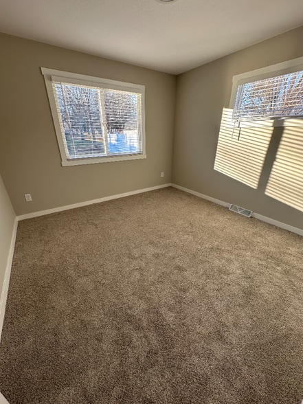 Building Photo - 605 N Grove St