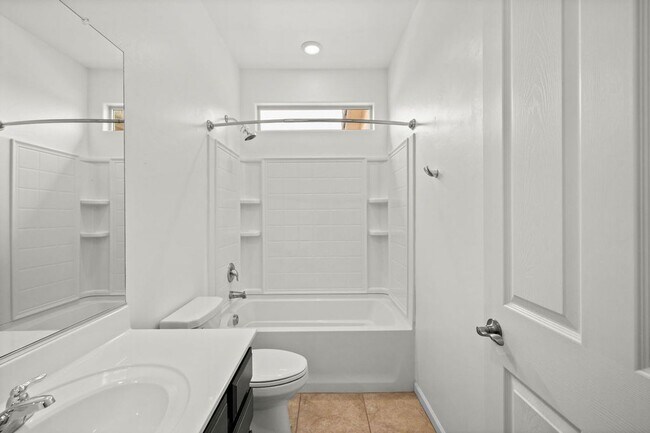 Building Photo - Beautiful 3 Bedroom Home in La Estancia & ...