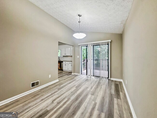 Building Photo - 323 Park Ridge Ct