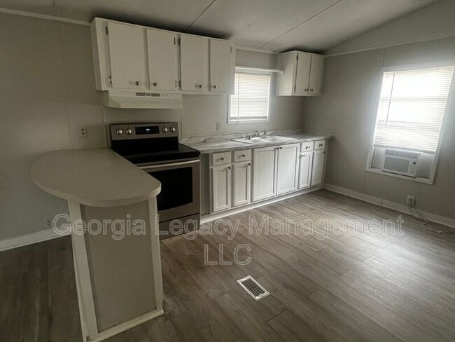 Building Photo - 581 Ila Rd