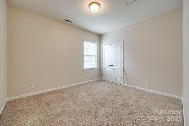 Building Photo - 327 Hawks Creek Pkwy