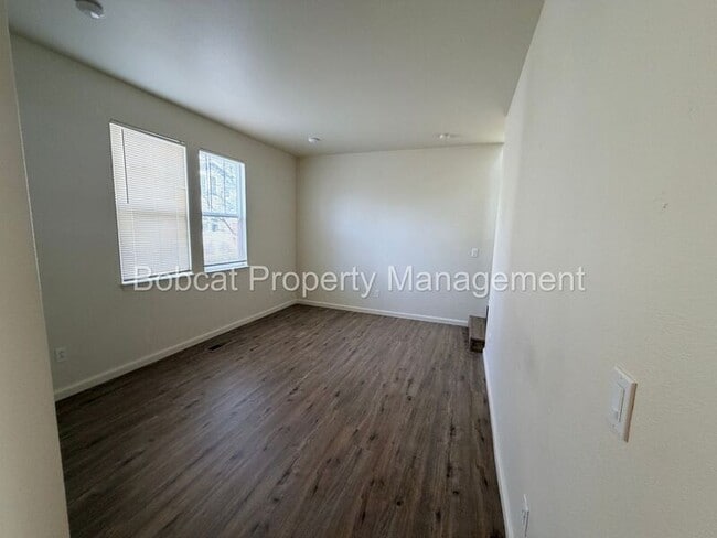 Building Photo - 1272 Woodside Dr