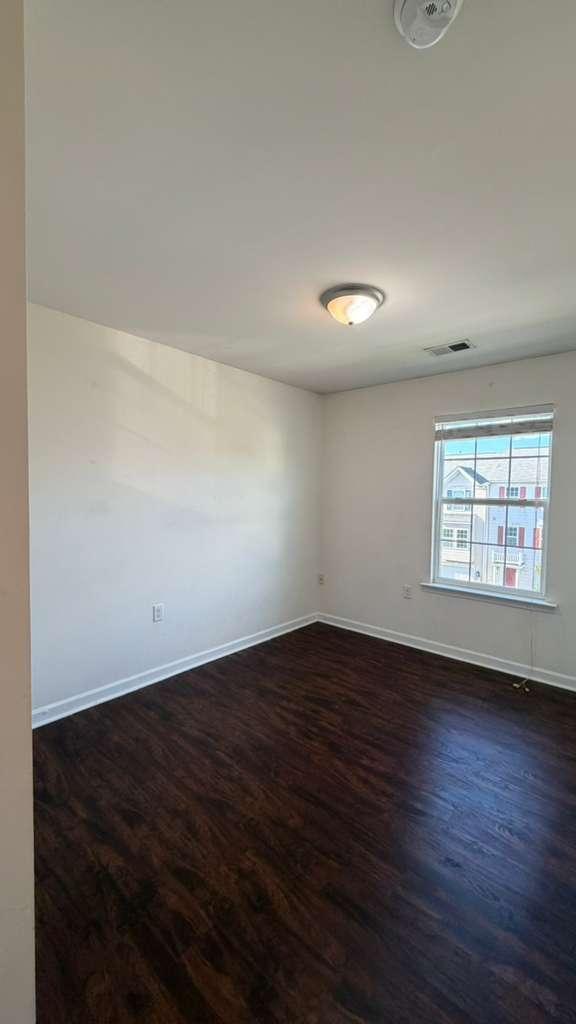 Building Photo - 38 Lombard Ln