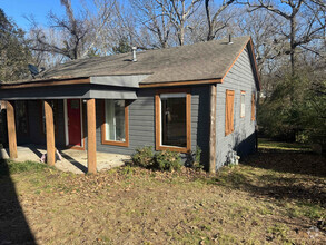 Building Photo - 1816 Maple Ave