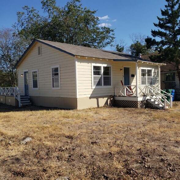 Primary Photo - 316 Davis St