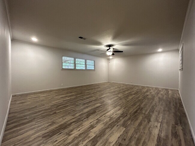 Building Photo - Beautiful Home in LISD School District!