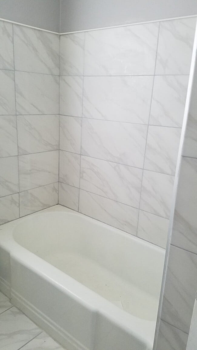 Building Photo - Benton Heights Townhomes Newly Renovated!