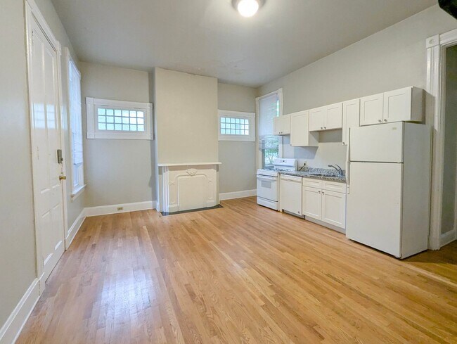 Building Photo - 32 Conklin St