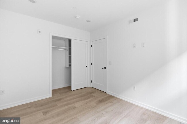 Building Photo - 209 New St